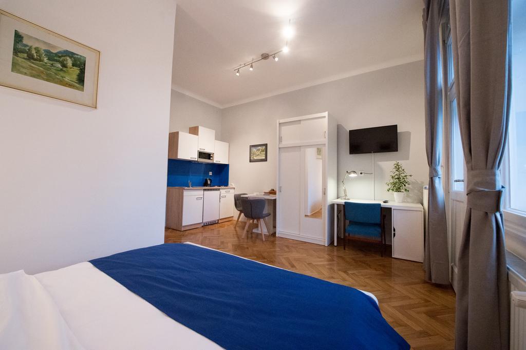 Teslova 3*